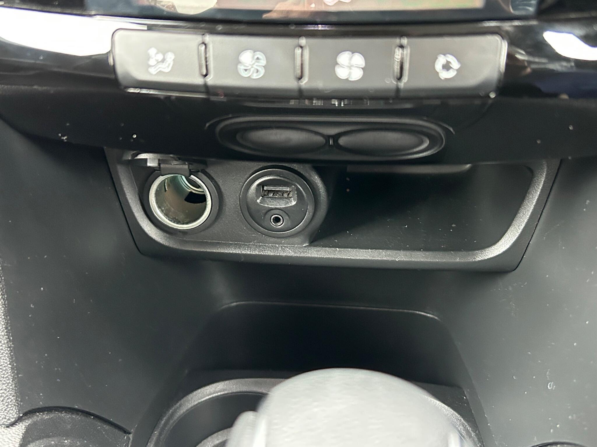 Peugeot 208 view 22