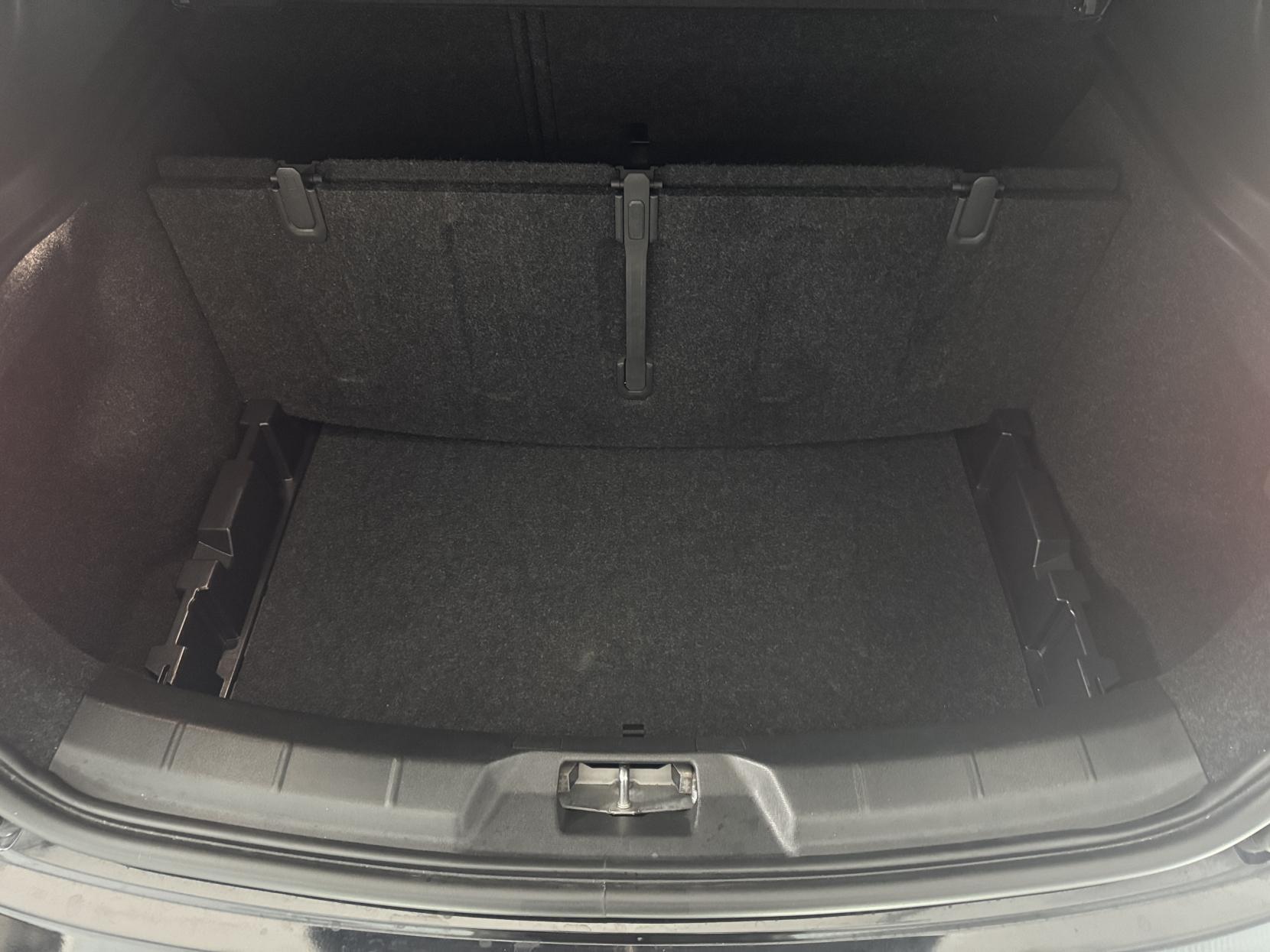 Volvo V40 view 76