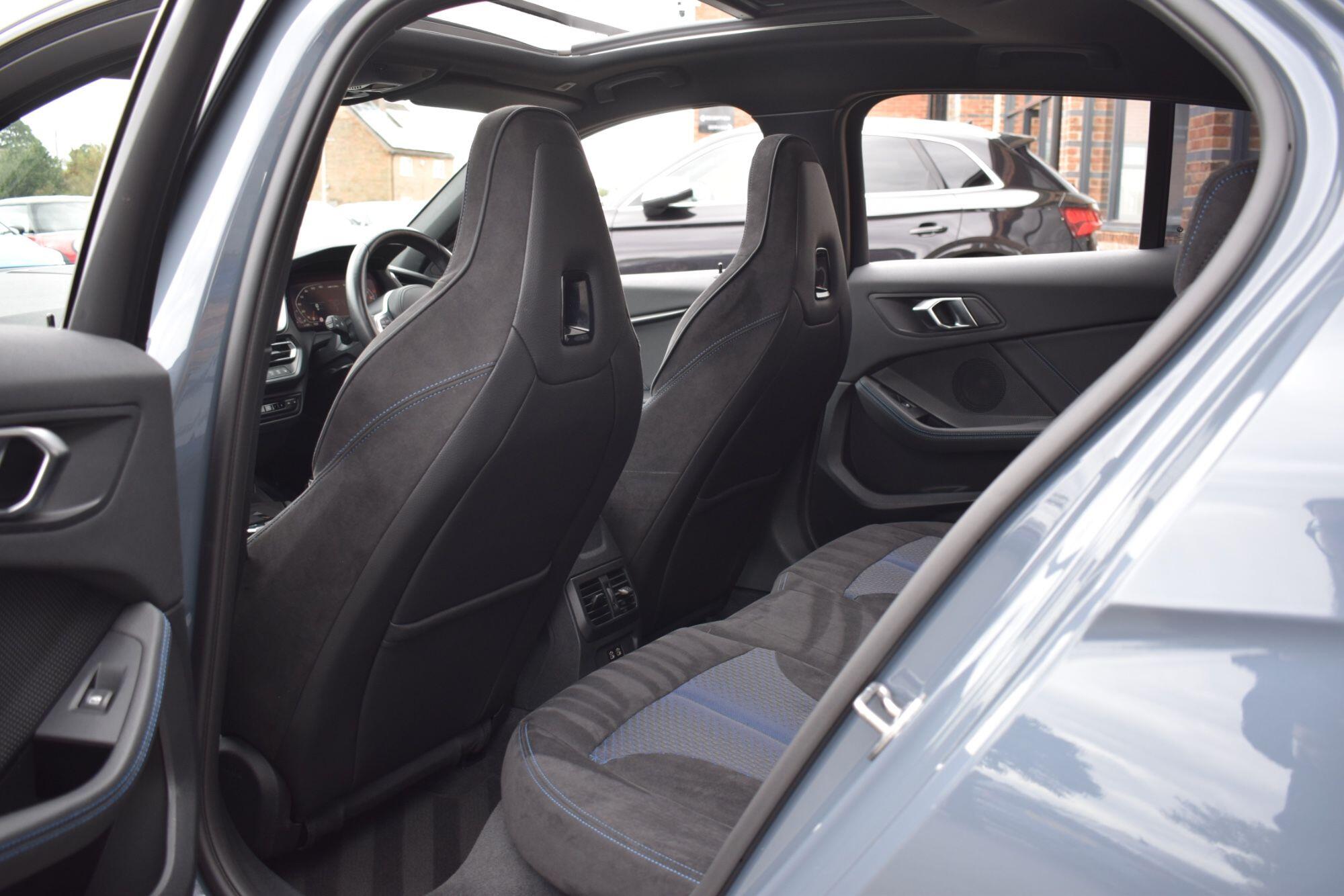 BMW 1 Series view 27
