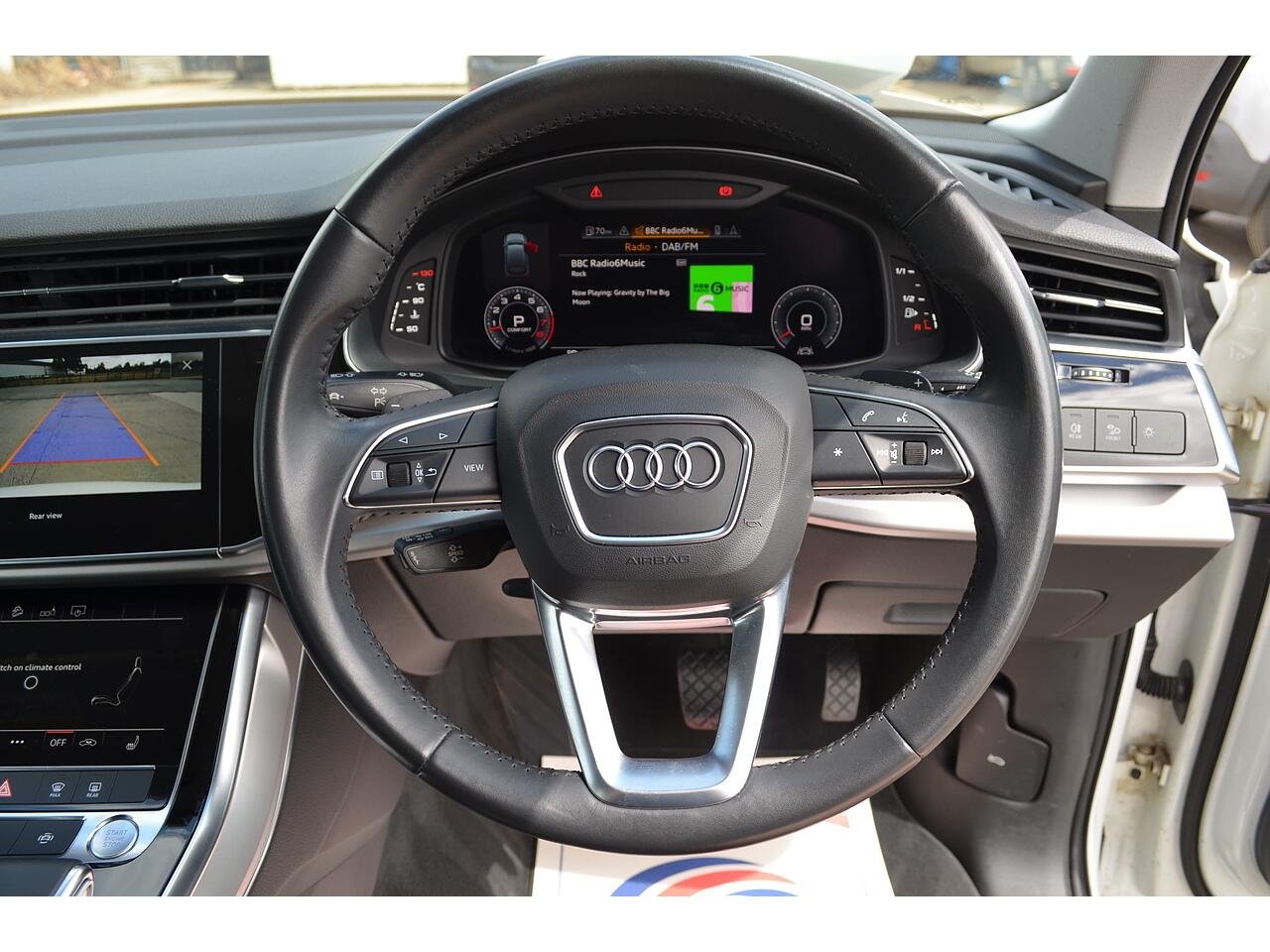 Audi Q7 view 15