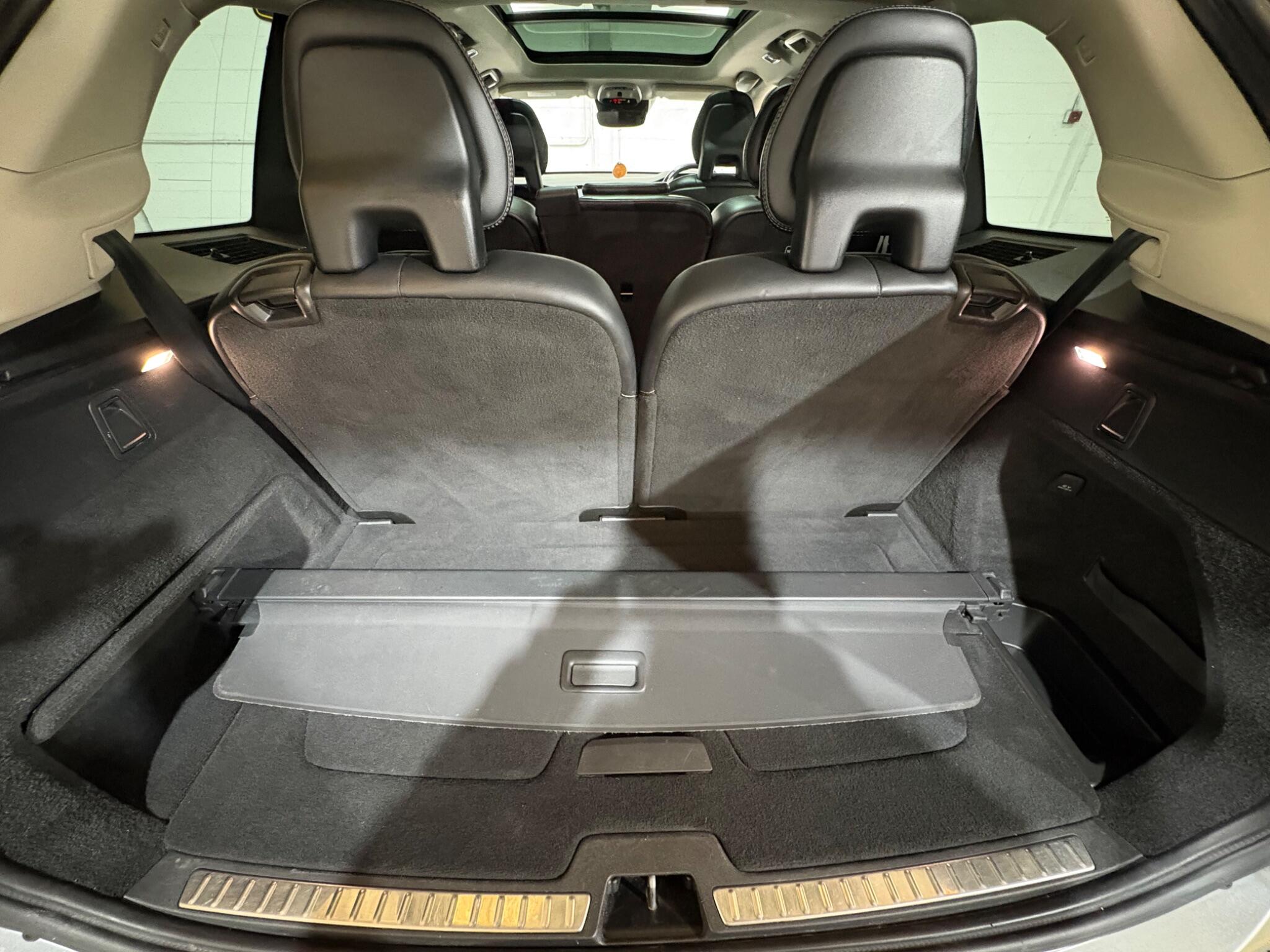 Volvo XC90 view 60