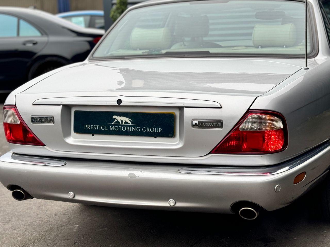 Jaguar XJ view 29