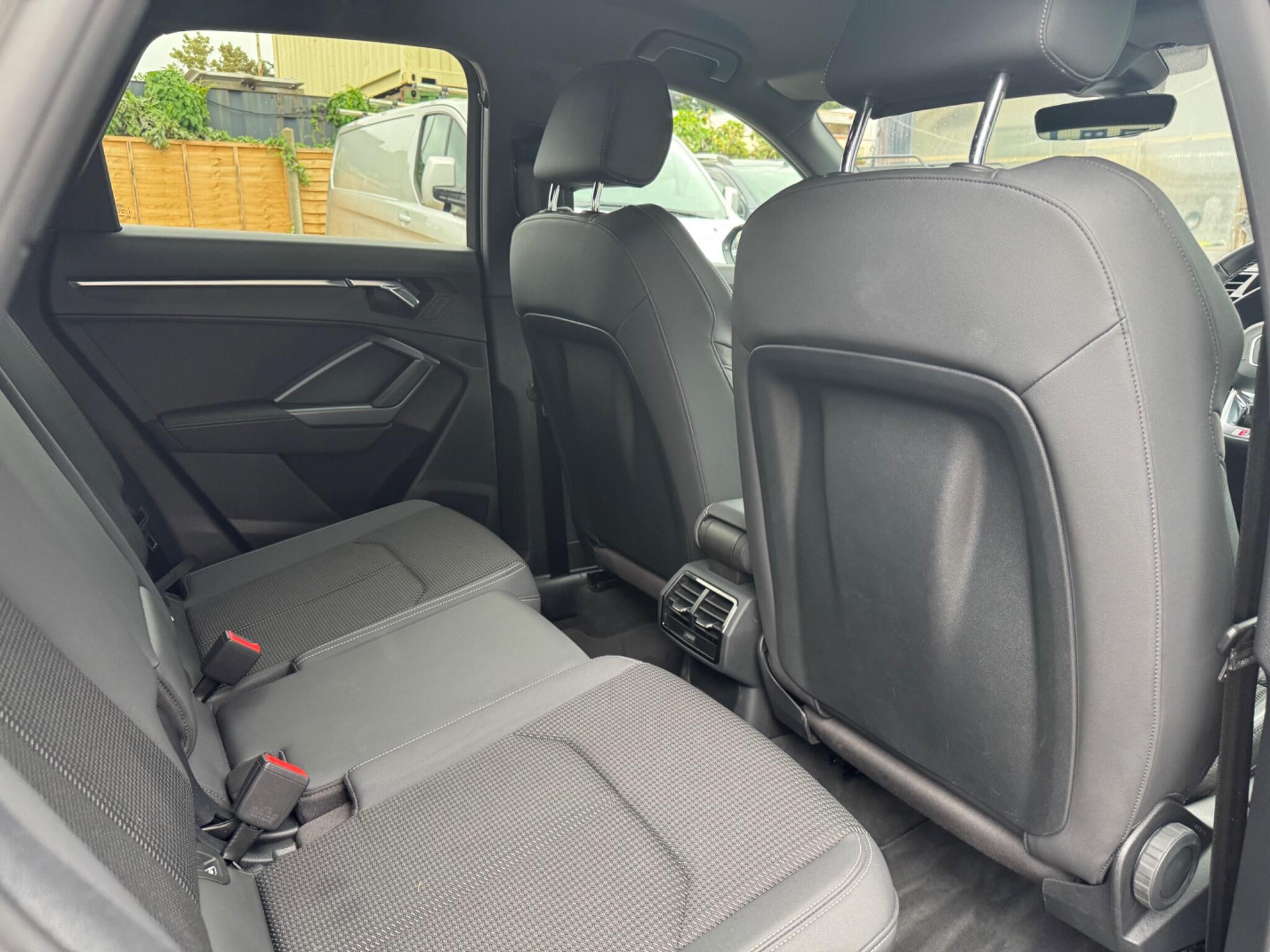 Audi Q3 view 17