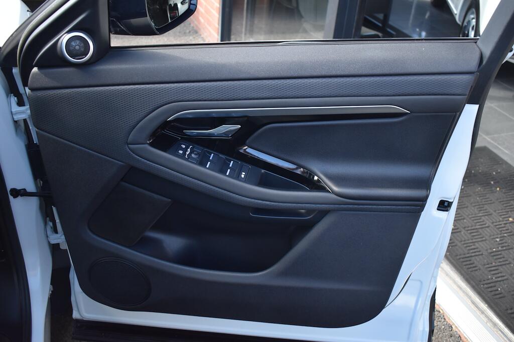 Land Rover Range Rover Evoque view 31