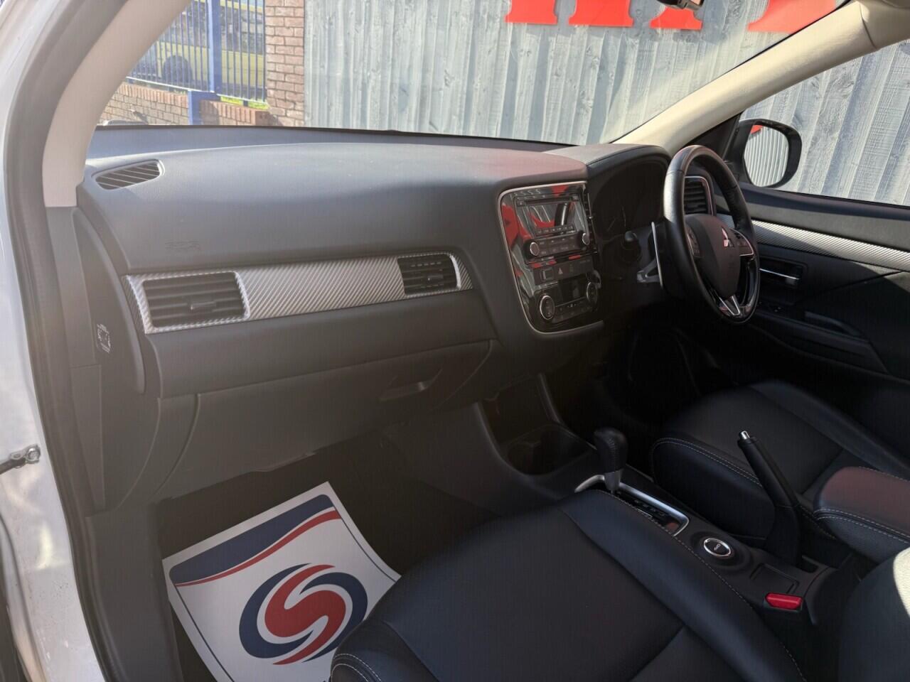 Mitsubishi Outlander view 23
