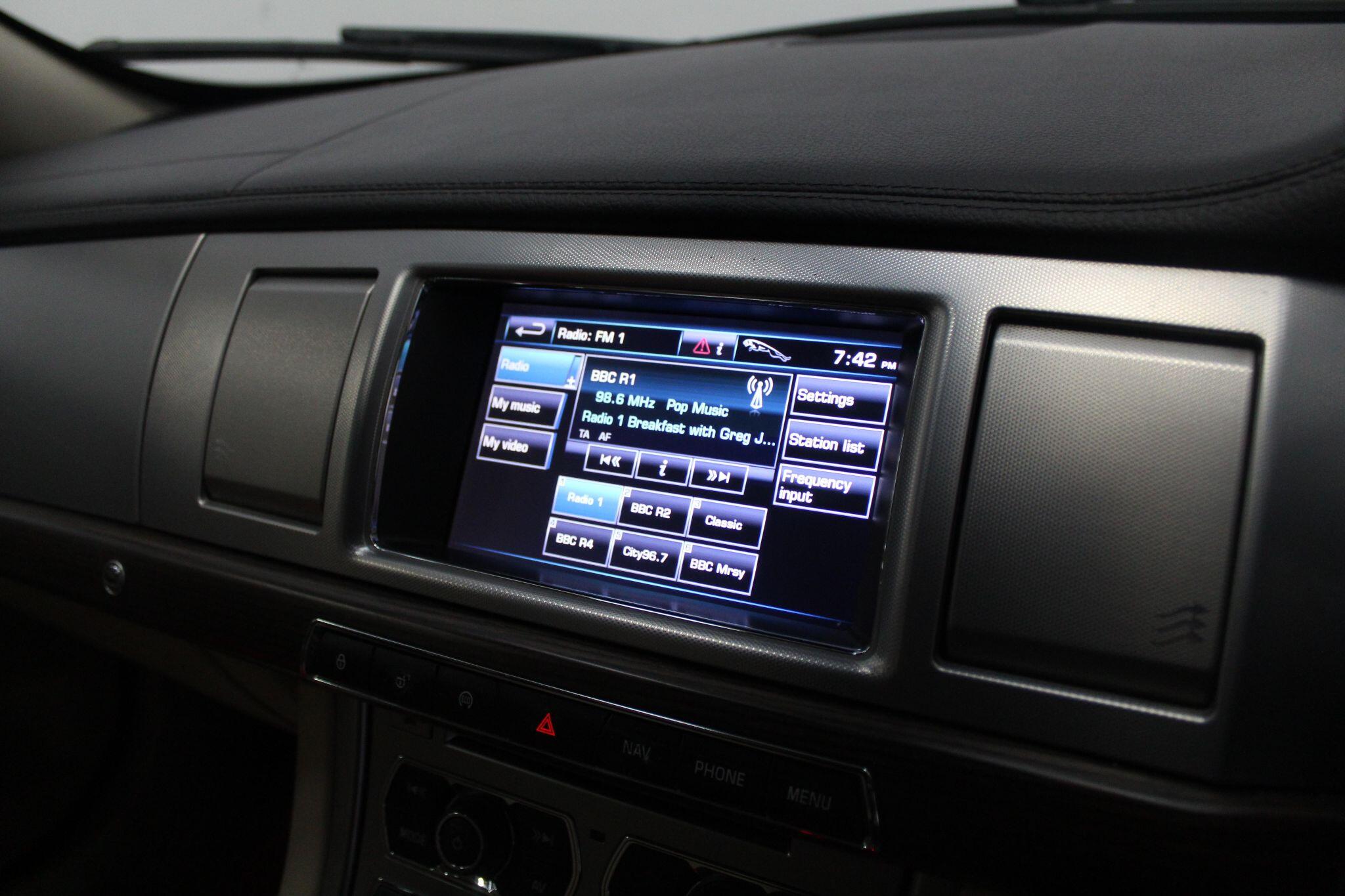 Jaguar XF view 37