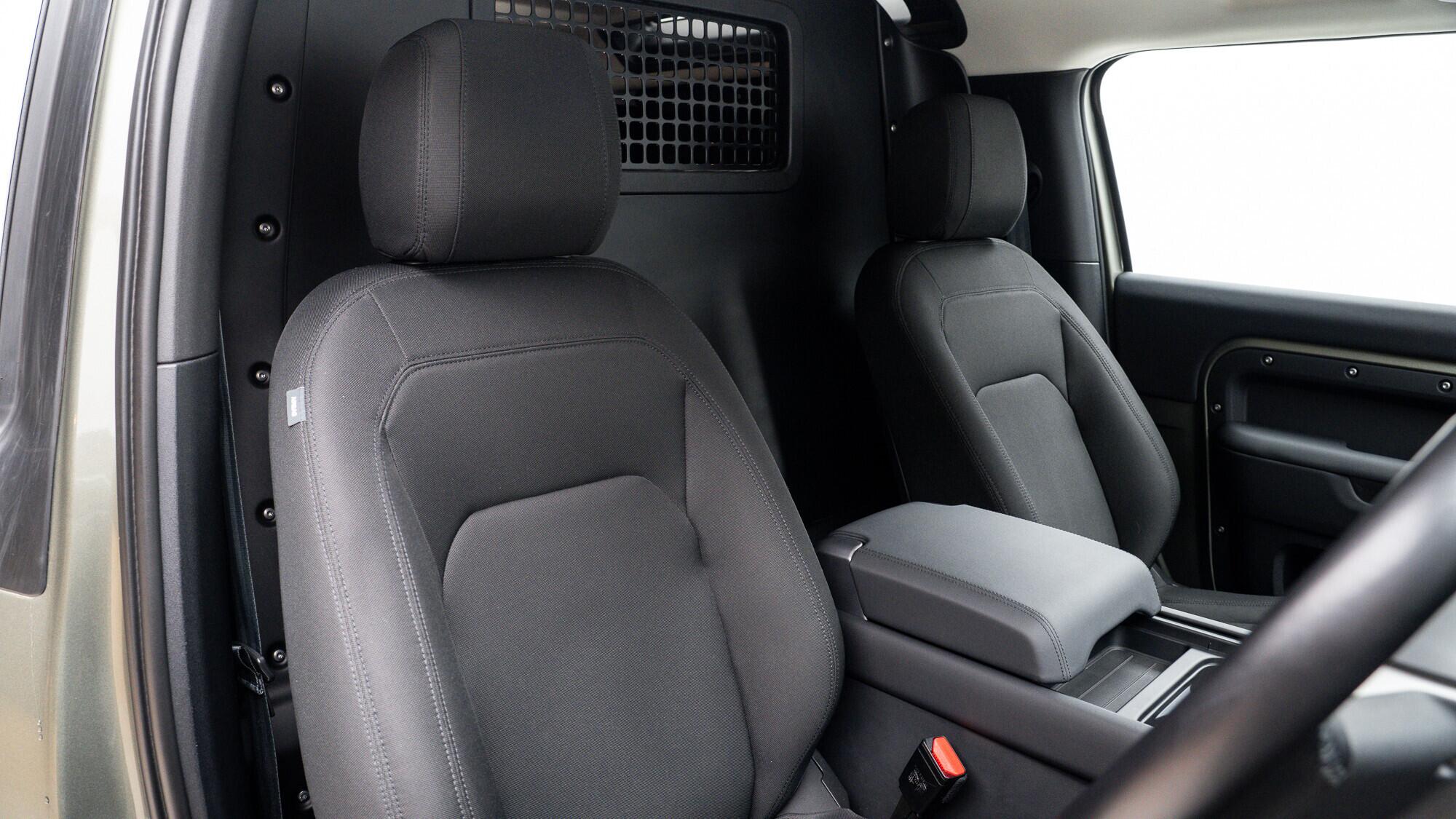 Land Rover Defender 90 view 6
