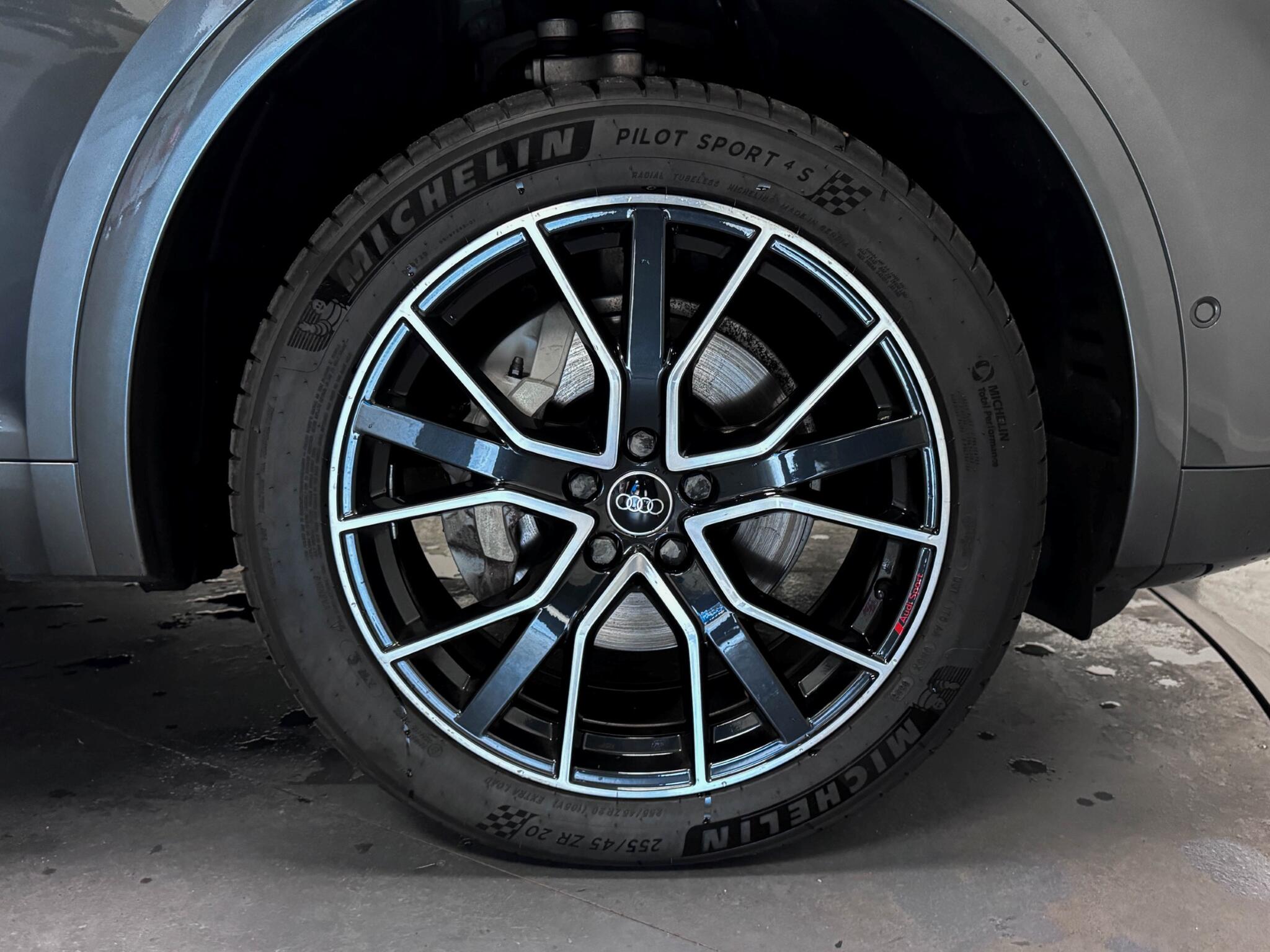 Audi Q5 view 55
