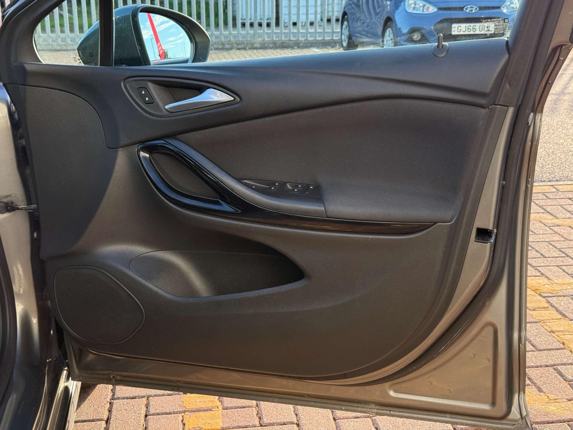 Vauxhall Astra view 18