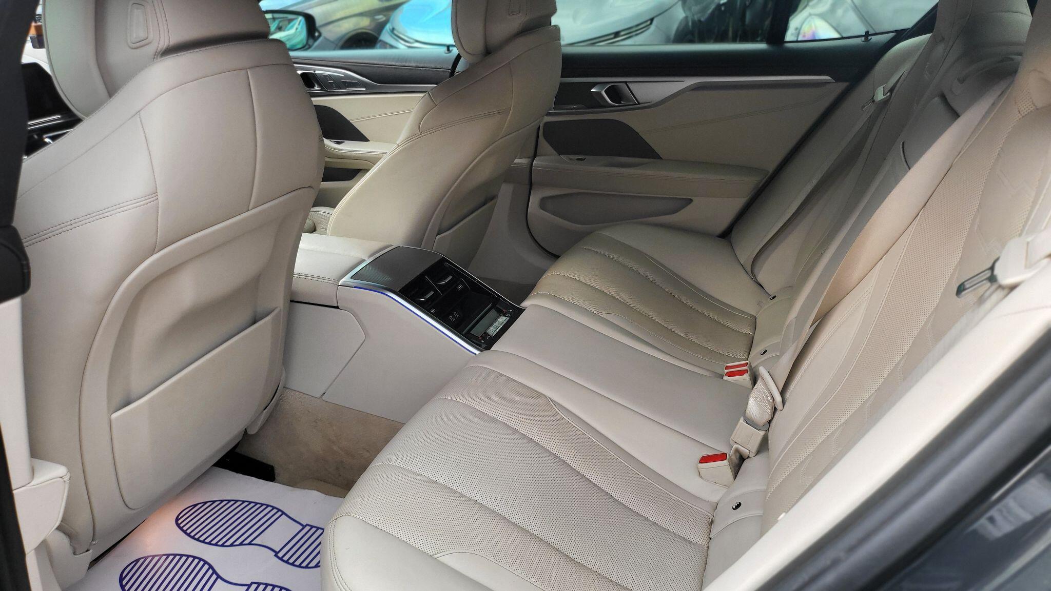 BMW 8 Series view 18