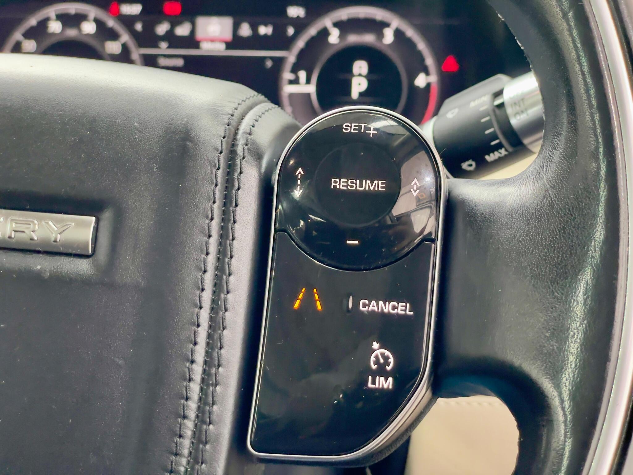 Land Rover Discovery Sport view 60
