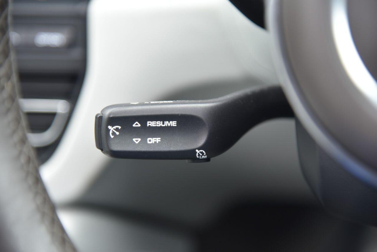 Porsche Macan view 36
