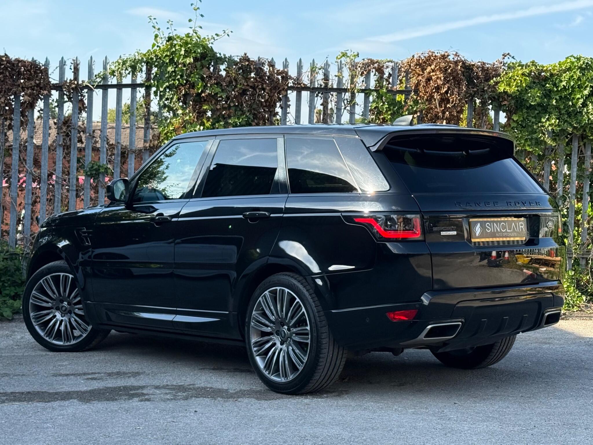Land Rover Range Rover Sport view 4