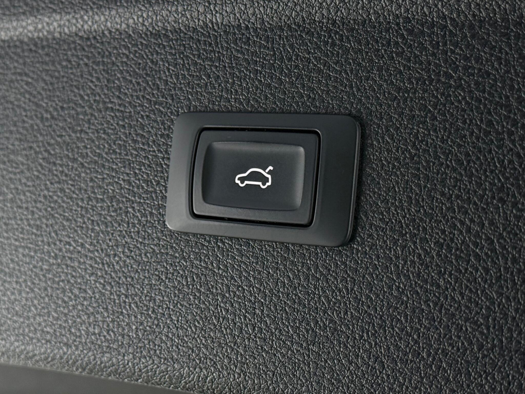 Audi Q5 view 11