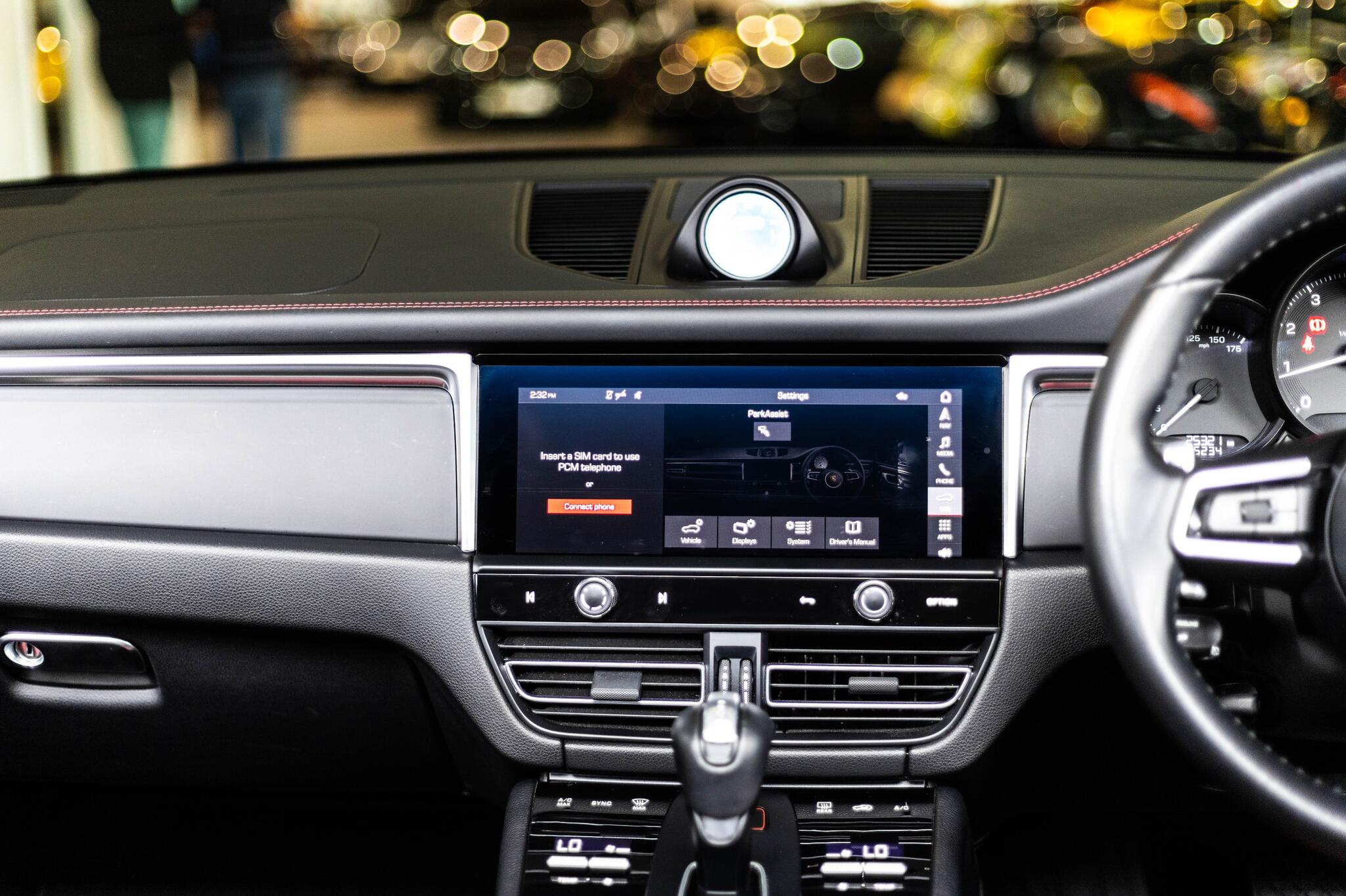 Porsche Macan view 12
