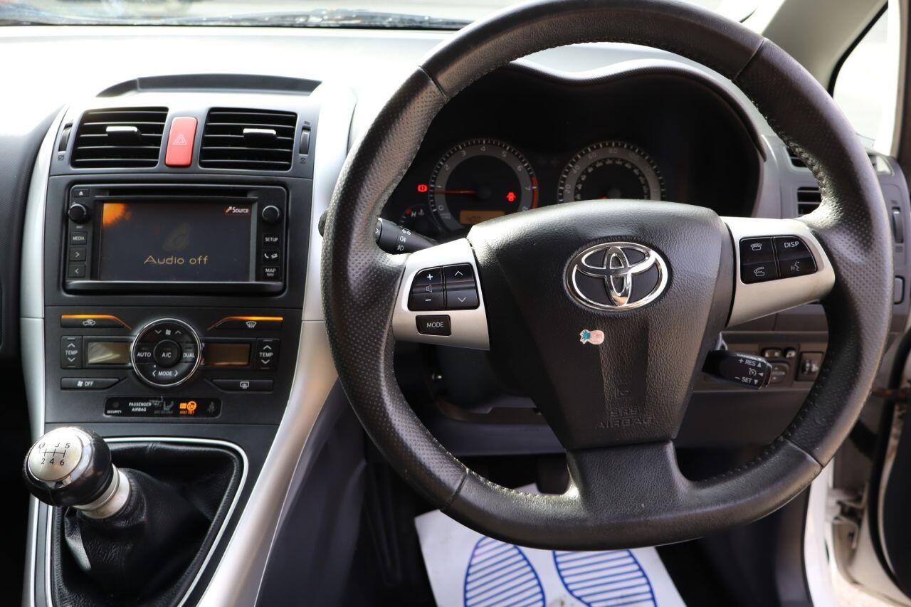 Toyota Auris view 12