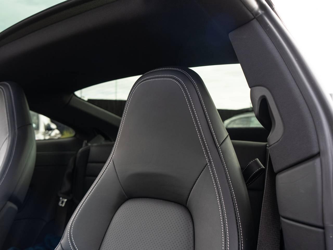 Porsche 911 view 39