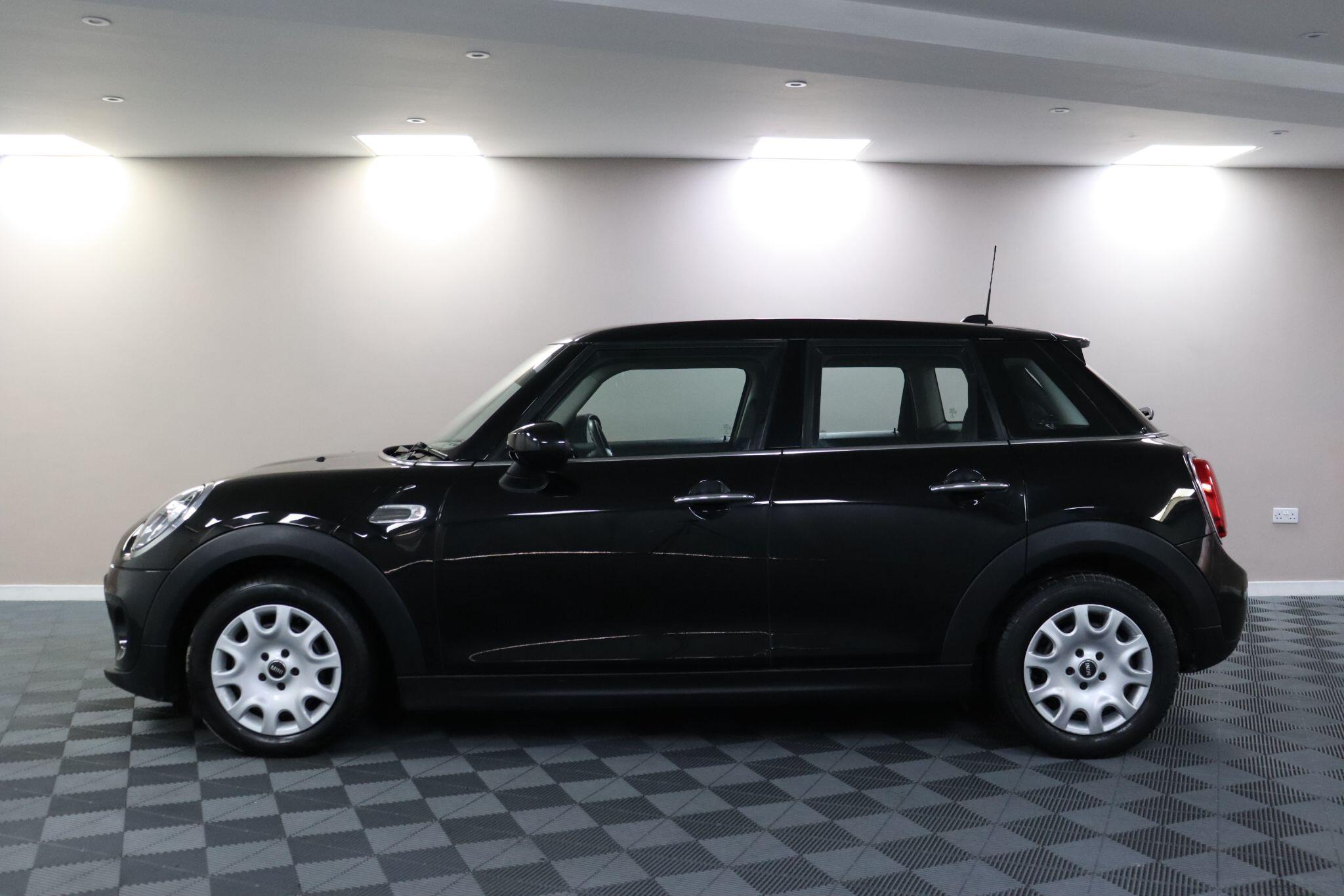 Mini Hatch view 18