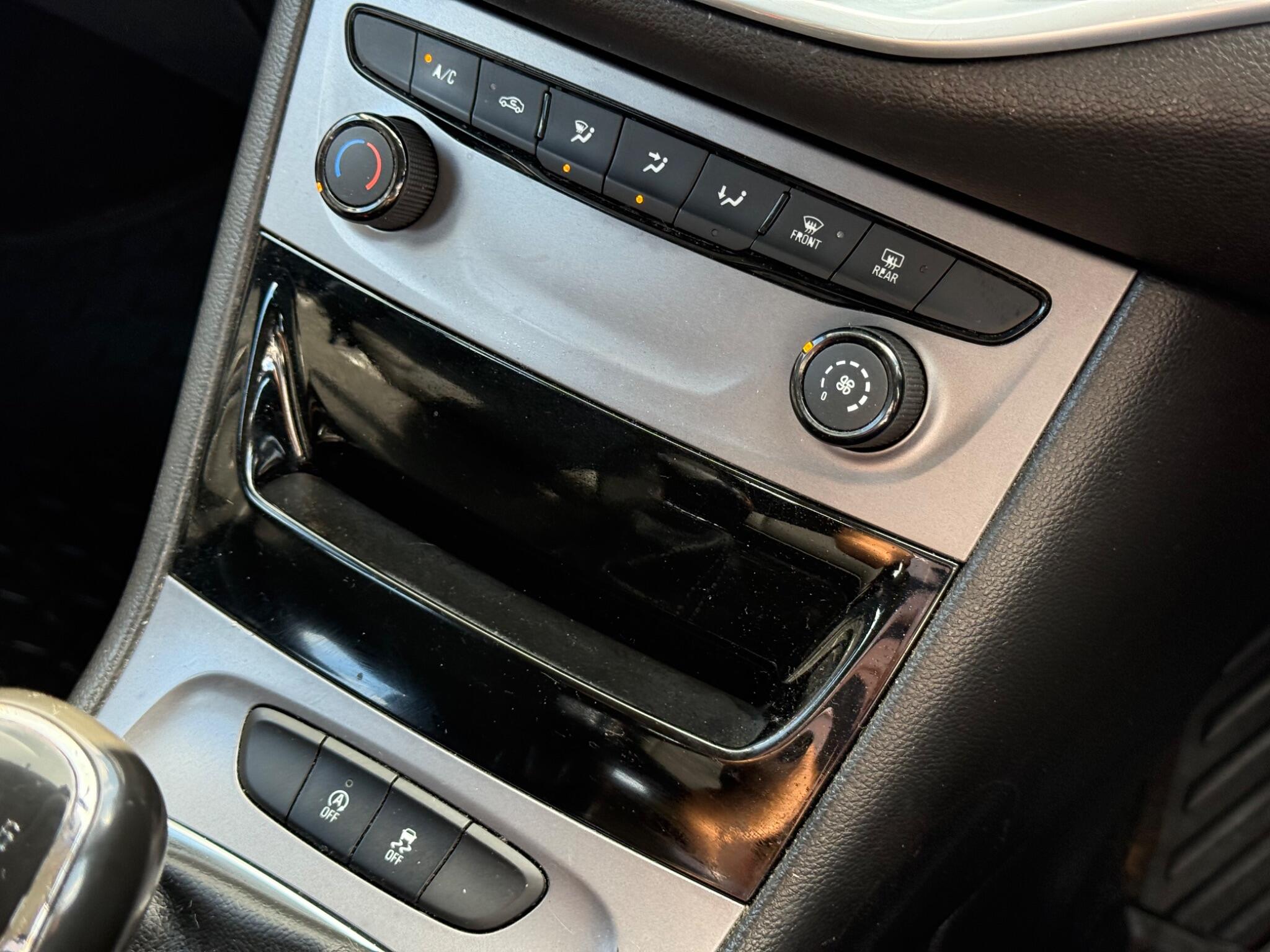 Vauxhall Astra 1.6 CDTi Tech Line Sports Tourer Euro 6 (s/s) 5dr — photo 42 of 104