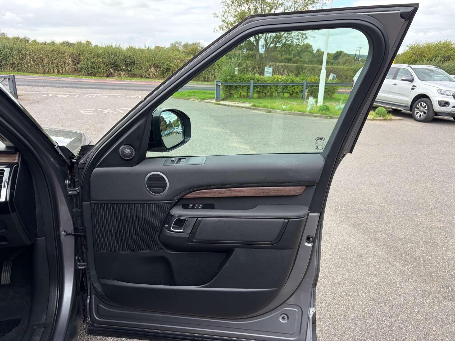 Land Rover Discovery 3 view 35