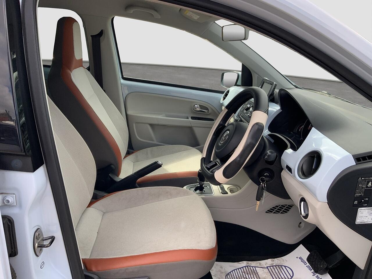 Volkswagen Up! view 12