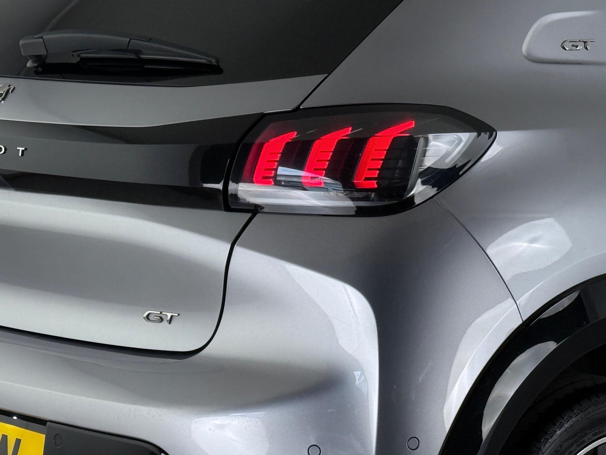 Peugeot 208 view 8