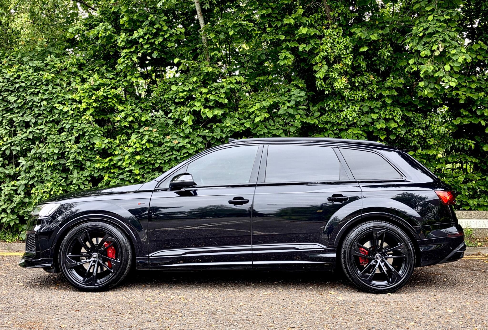 Audi Q7 view 23