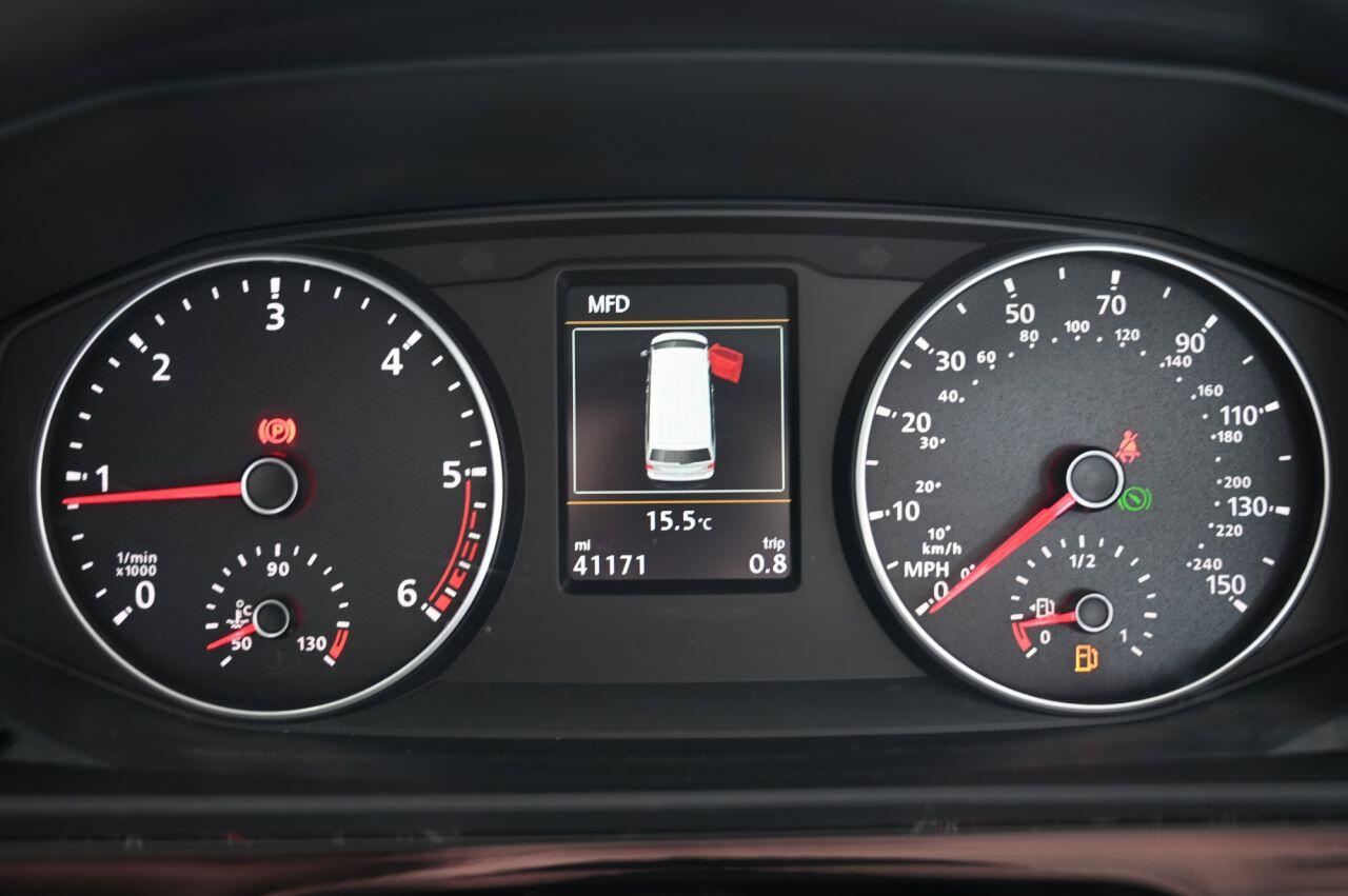 Volkswagen Caravelle view 23