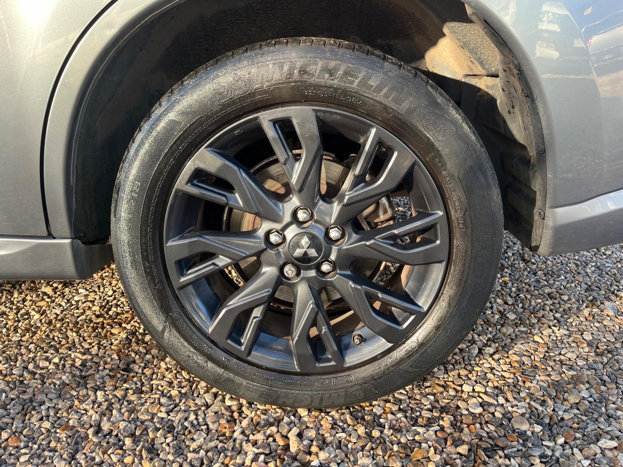 Mitsubishi Outlander view 8