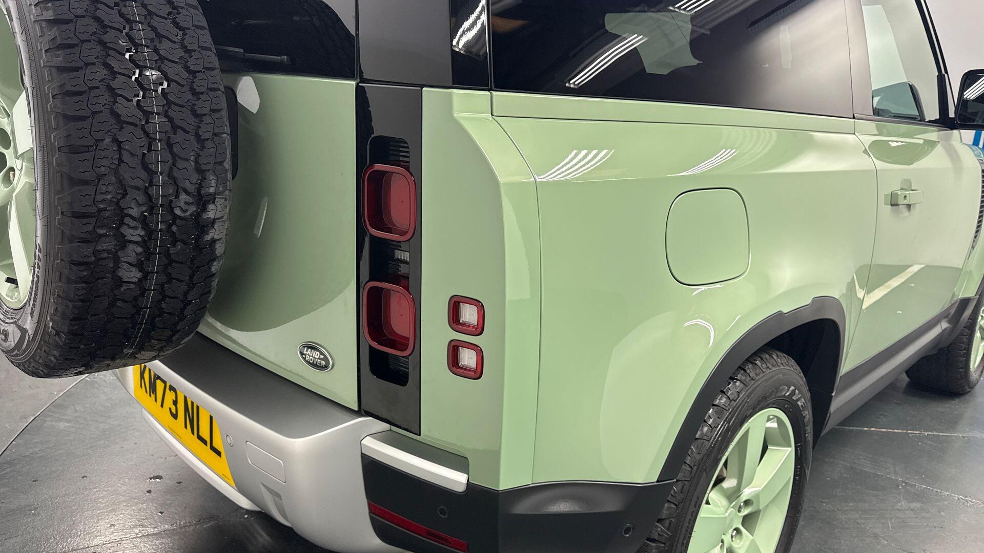 Land Rover Defender view 19