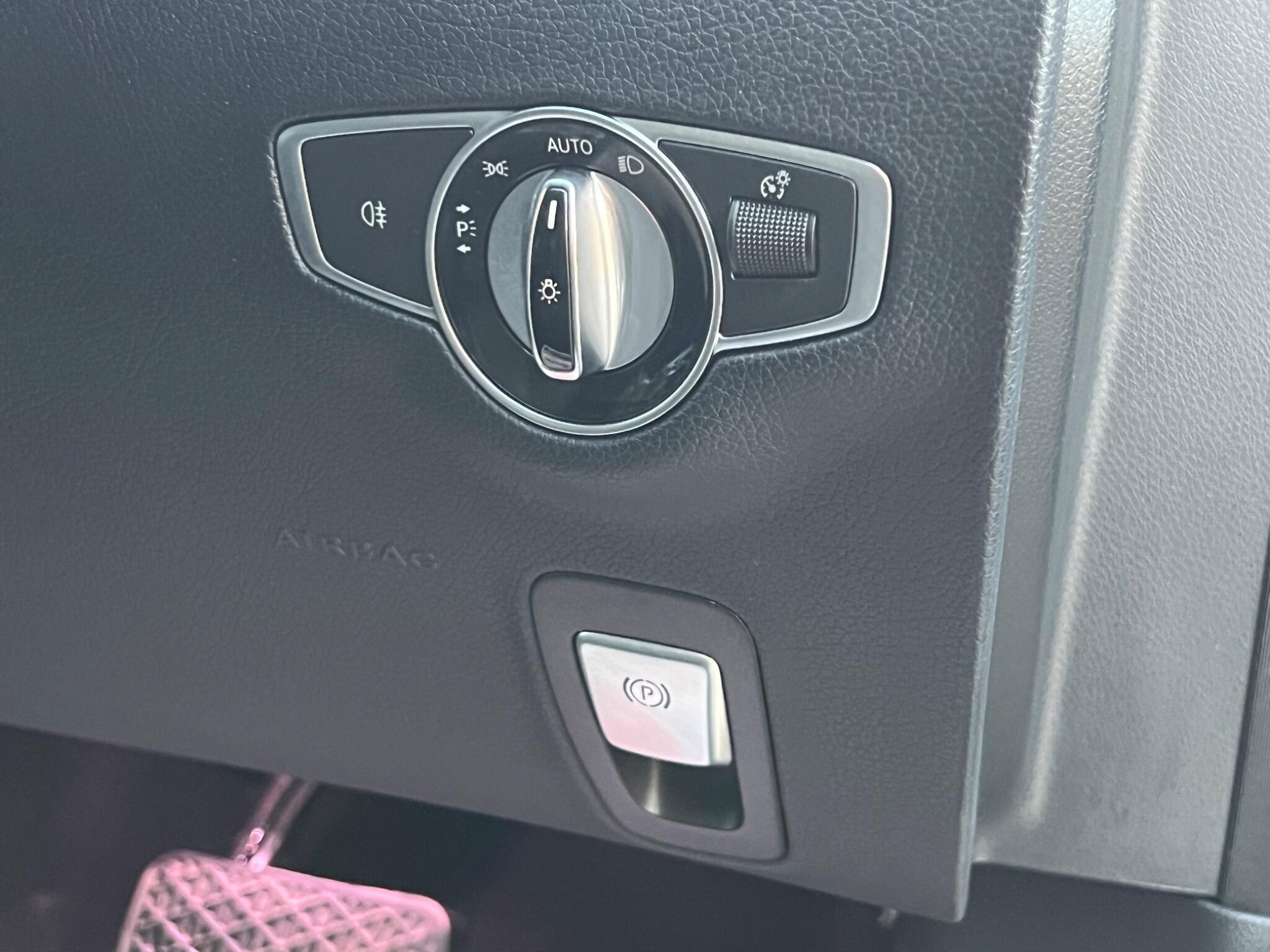 Mercedes-Benz E Class view 28