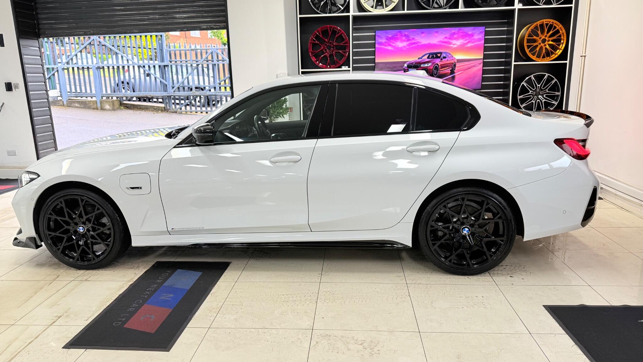 BMW 3 Series view 44
