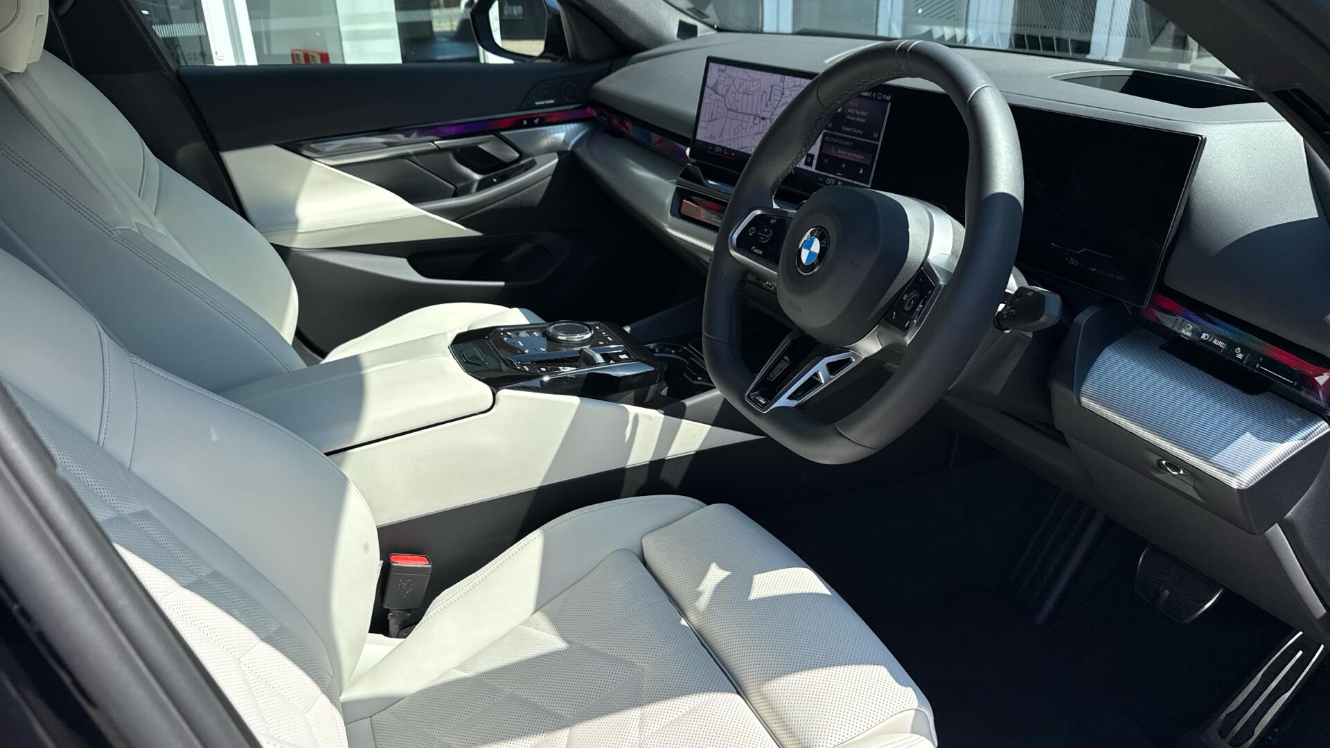 BMW 5 Series view 6