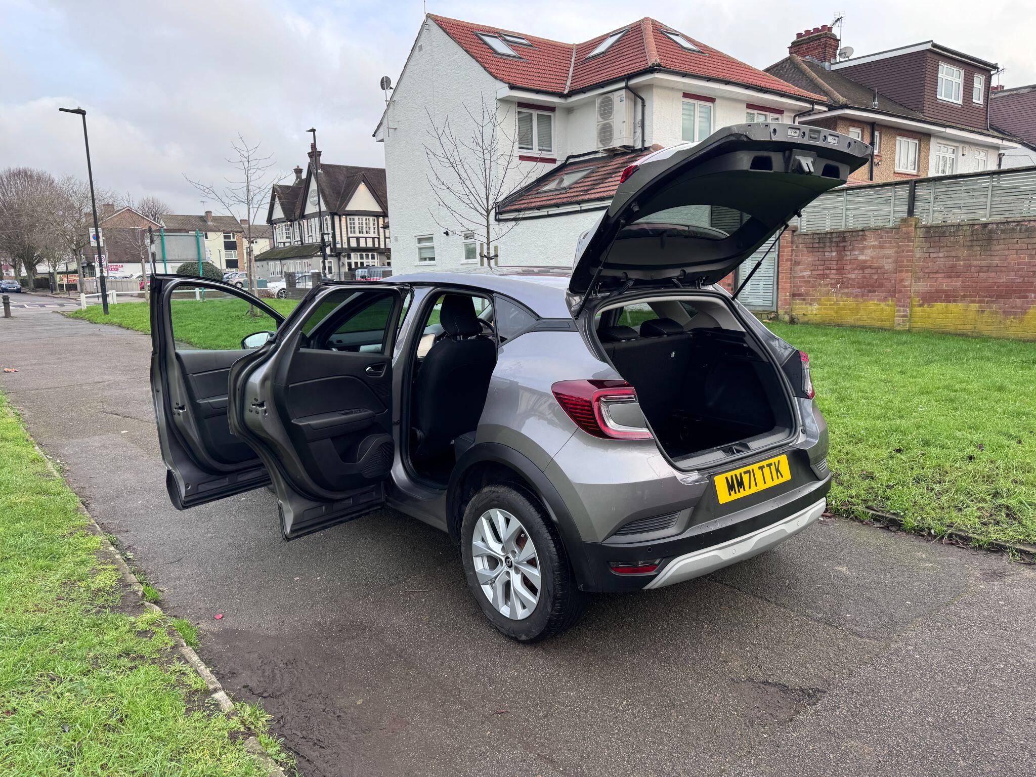 2022 Renault Captur 1.0 TCe Iconic Euro 6 (s/s) 5dr • 20,000 miles image 28
