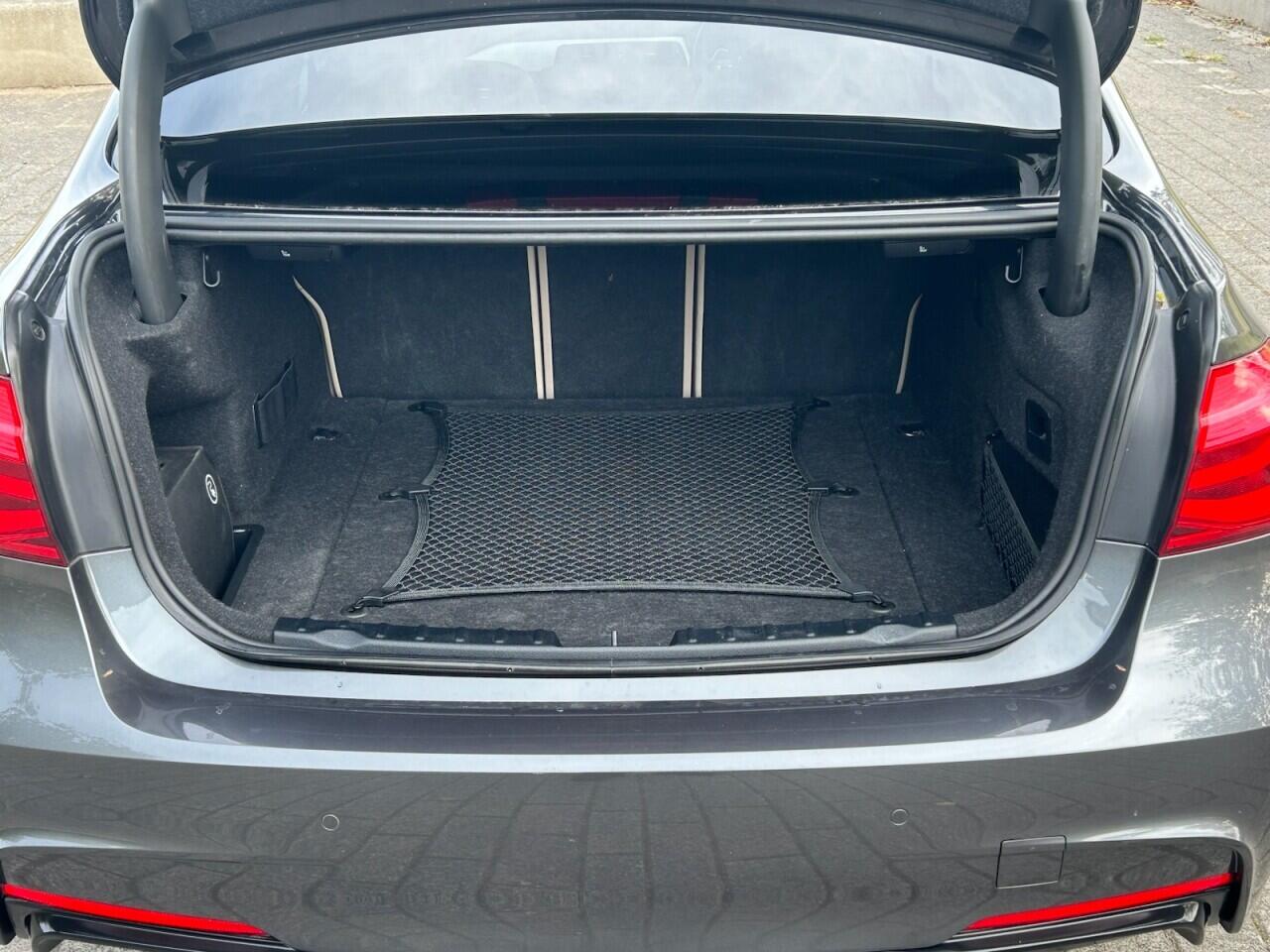 BMW 3 Series view 14