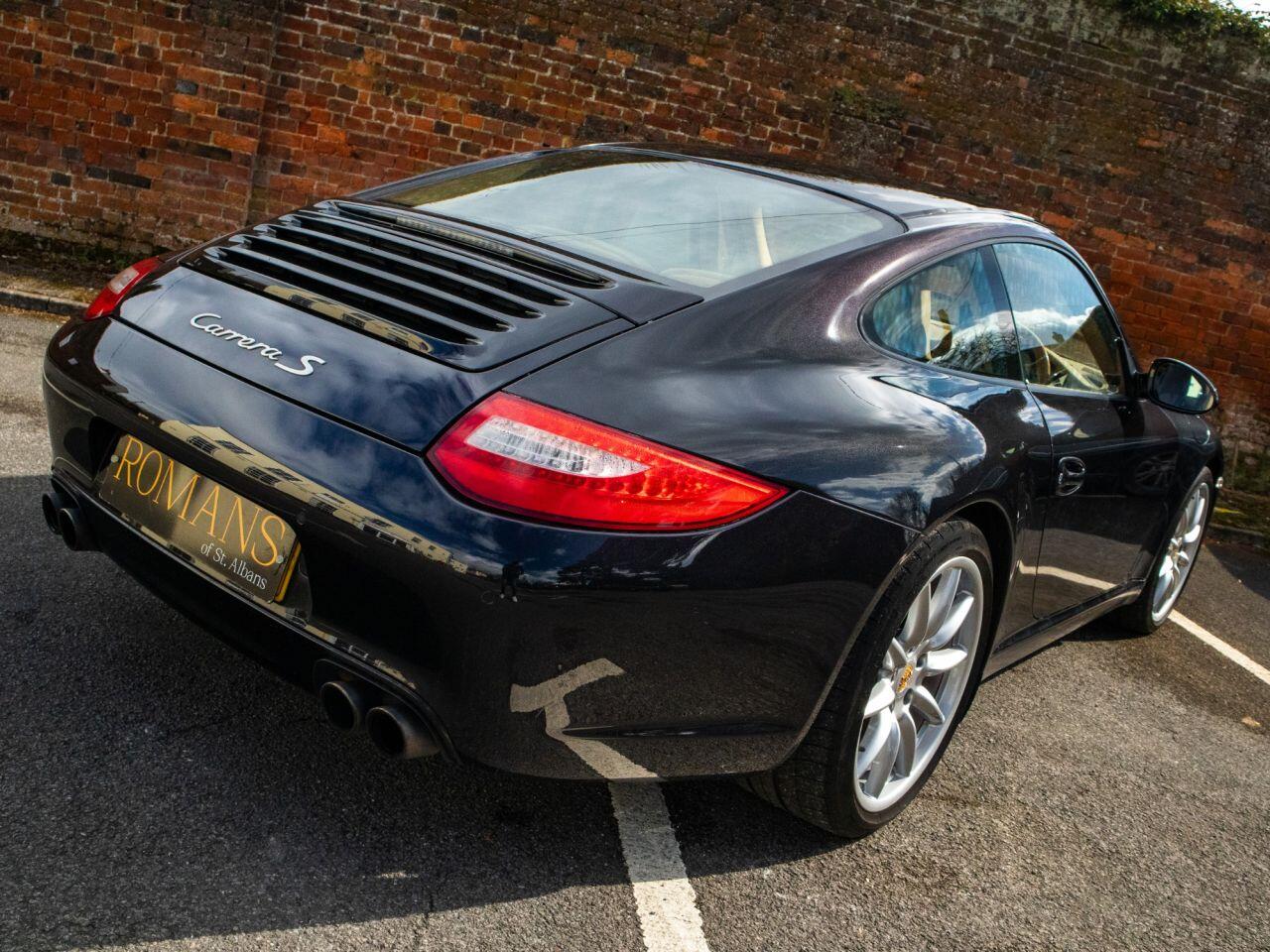 Porsche 911 view 14