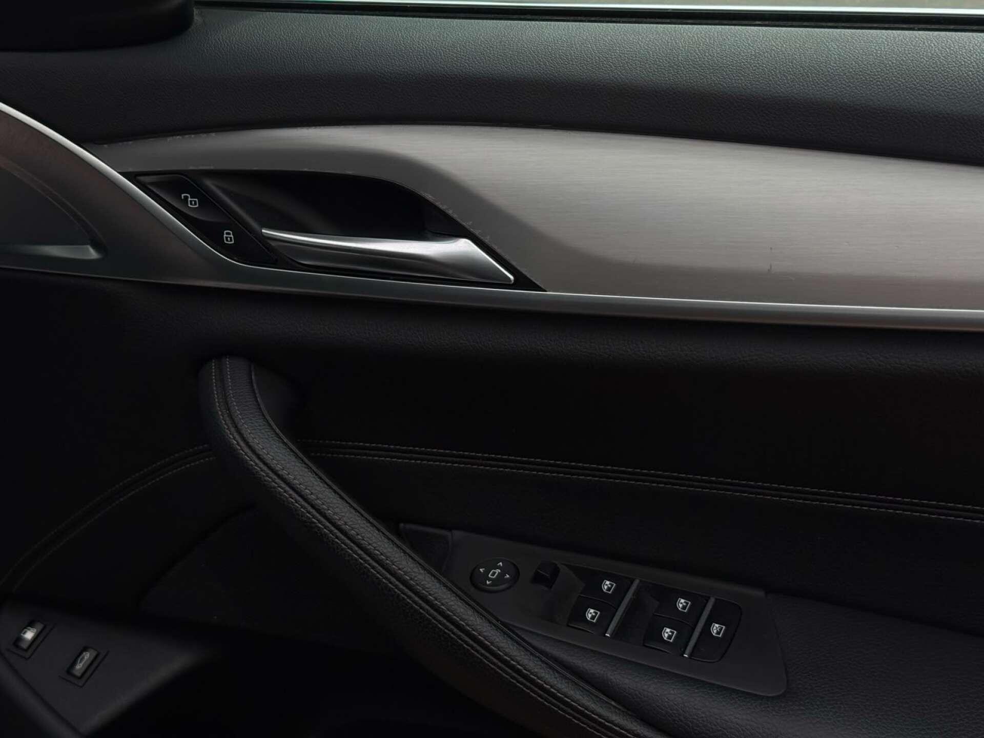 BMW 5 Series view 24