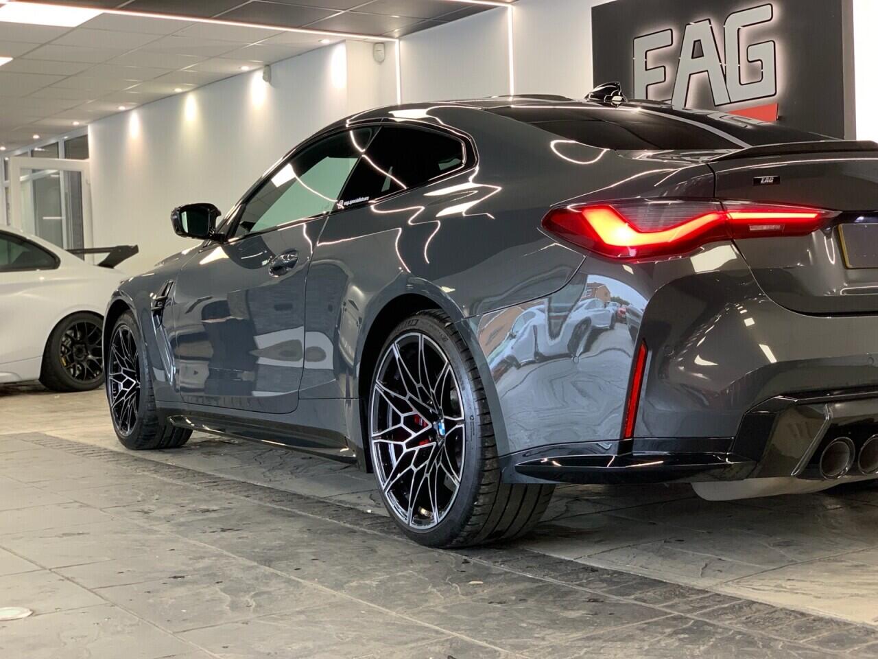 BMW M4 view 7