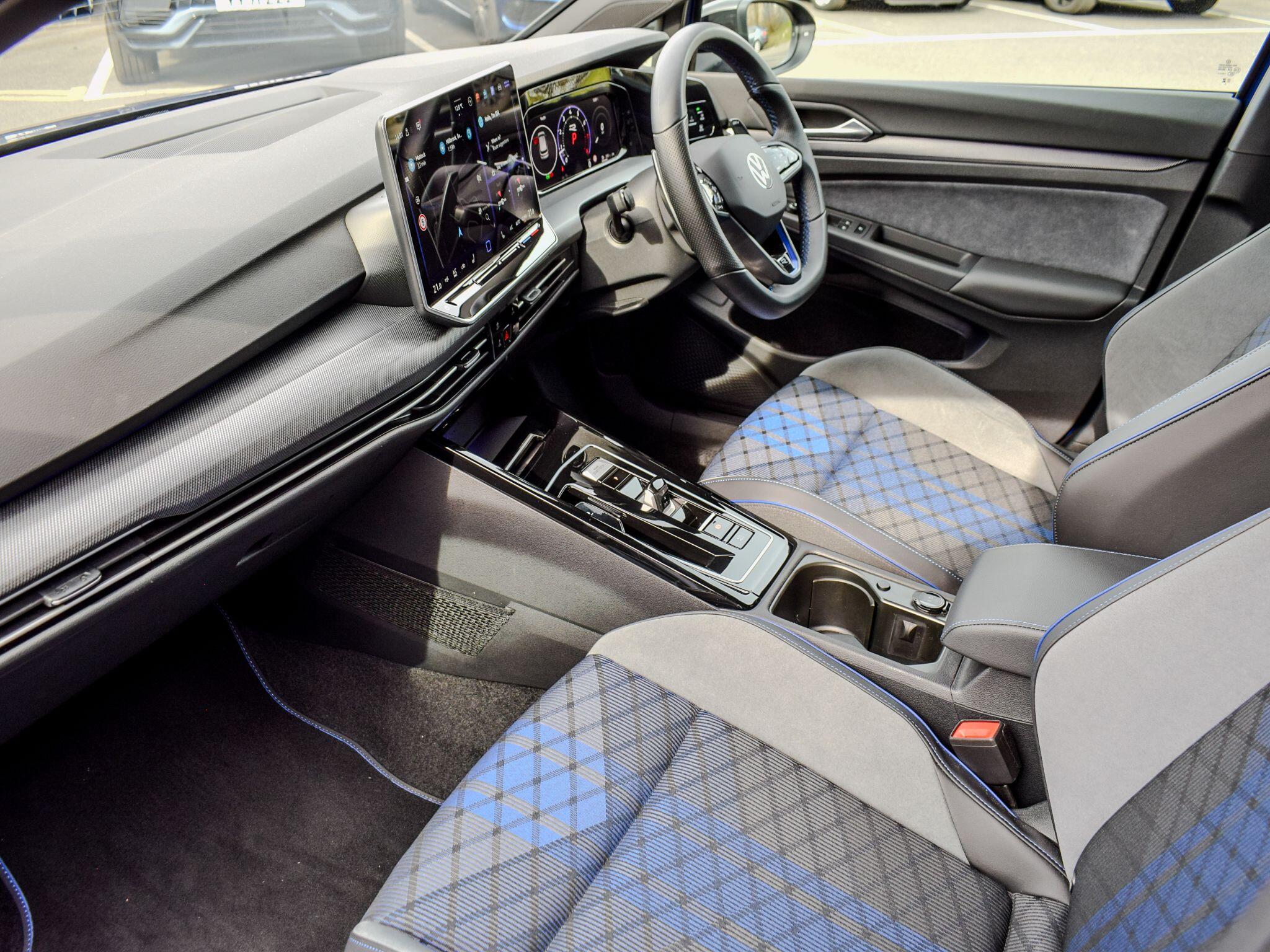 Volkswagen Golf view 17
