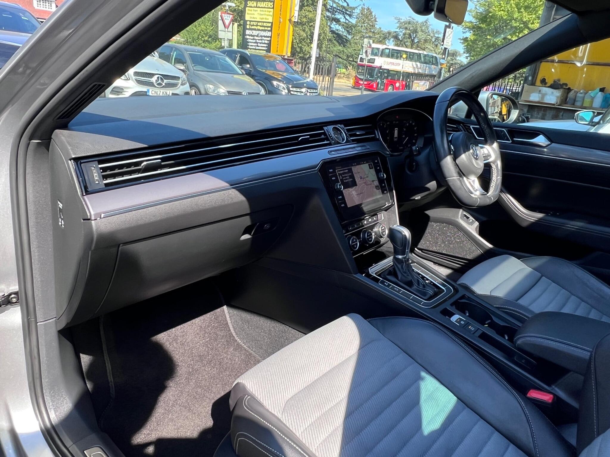 Volkswagen Passat view 37