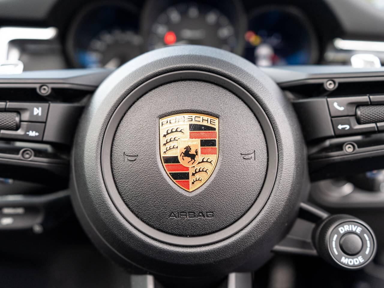 Porsche Macan view 22