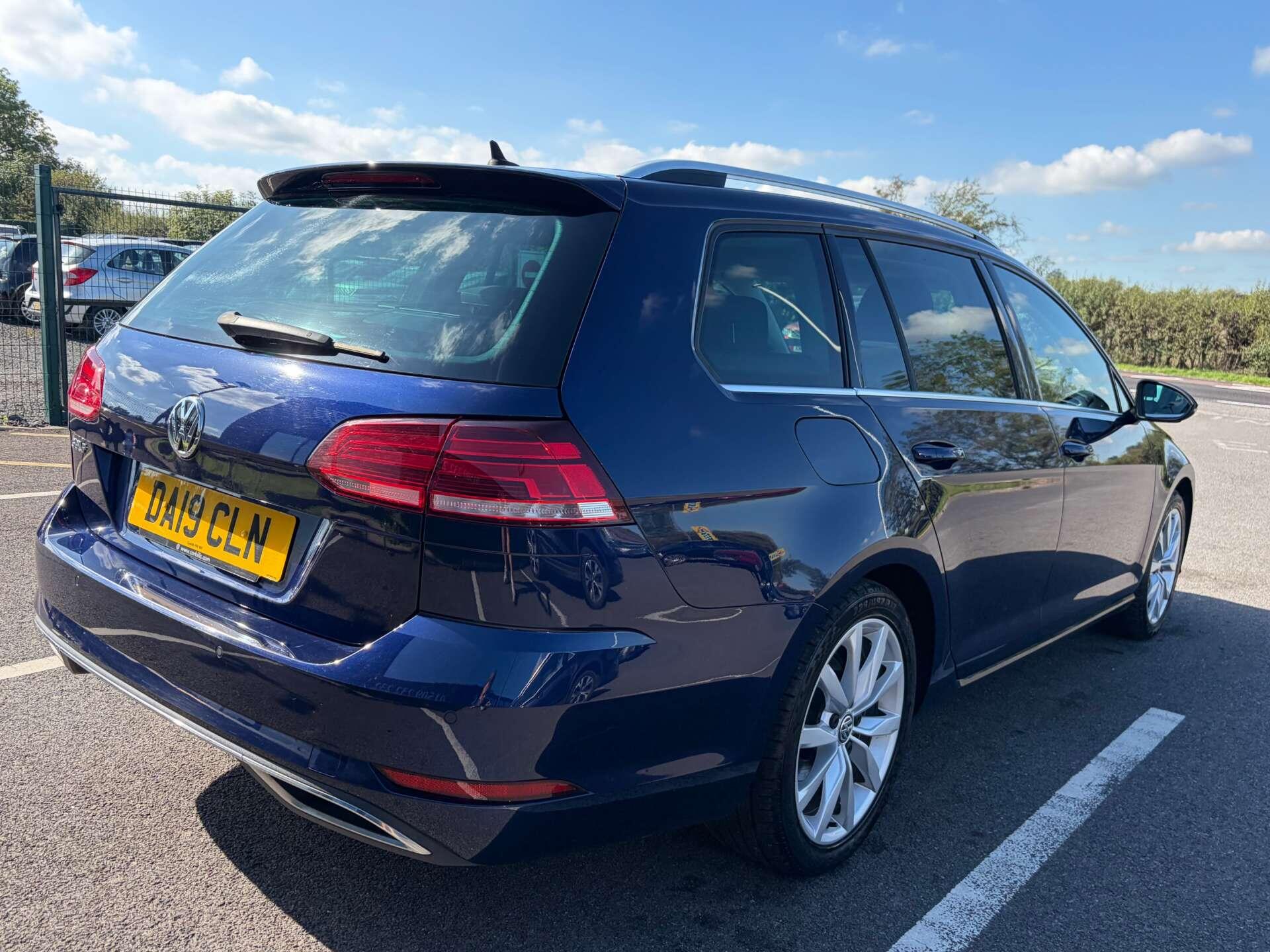 Volkswagen Golf view 8