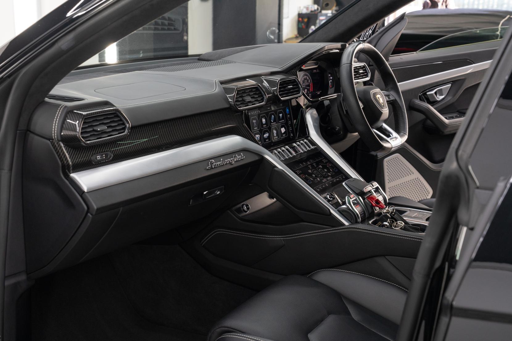 Lamborghini Urus view 10