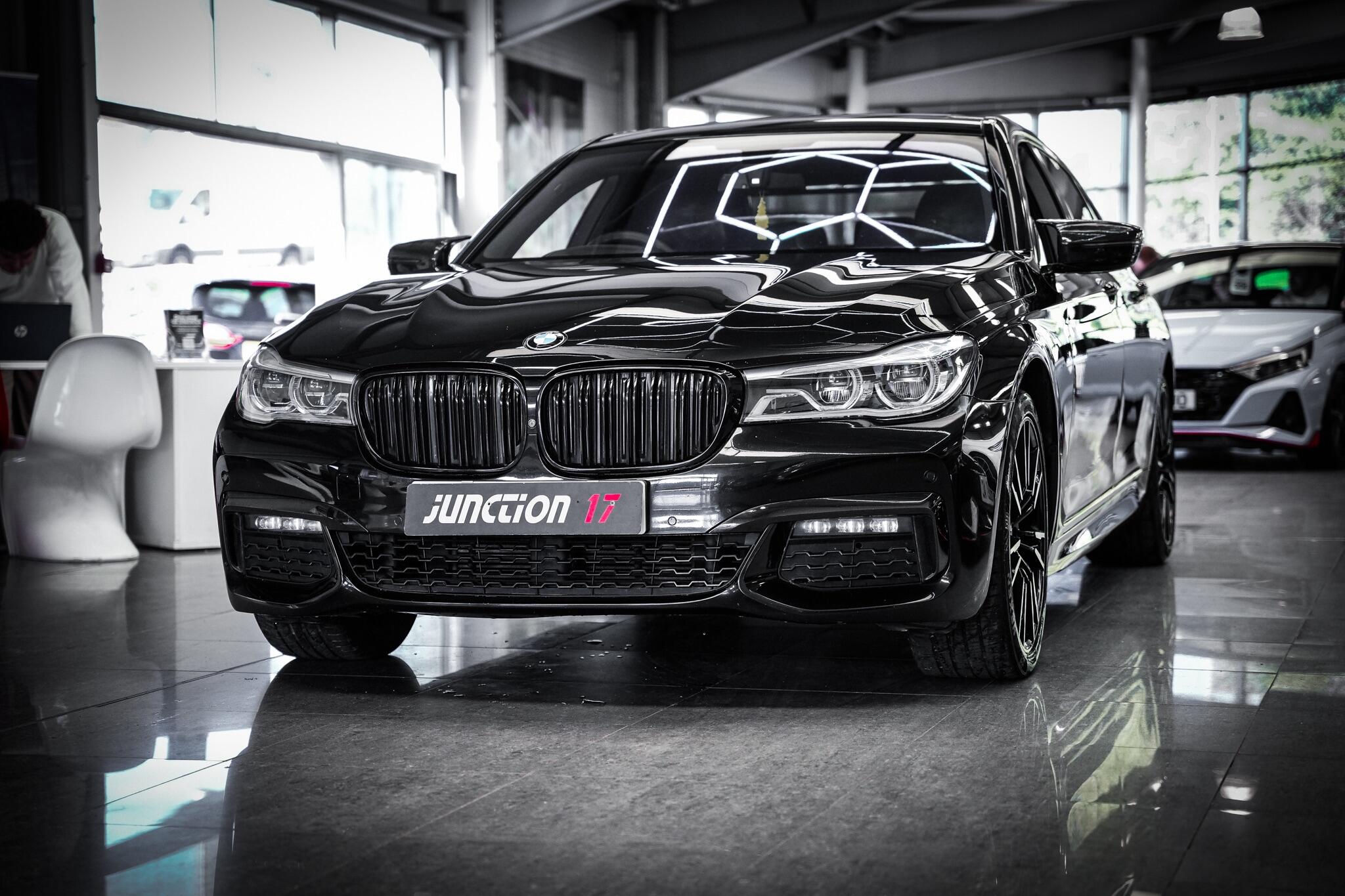BMW 7 Series view 13