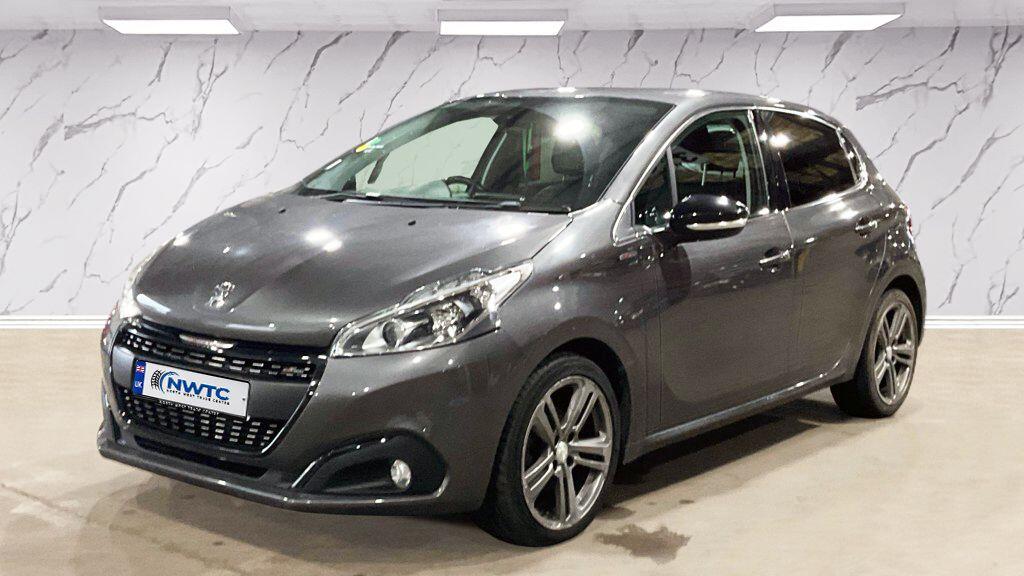 Peugeot 208 view 5
