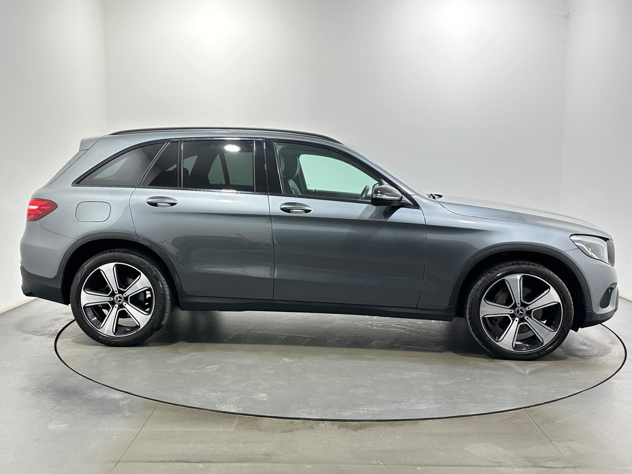 Mercedes-Benz GLC view 9