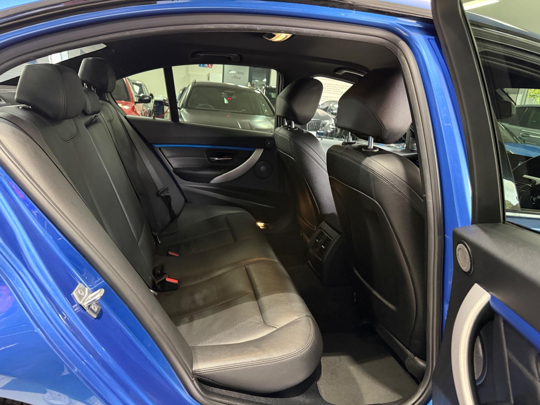 BMW 3 Series view 29