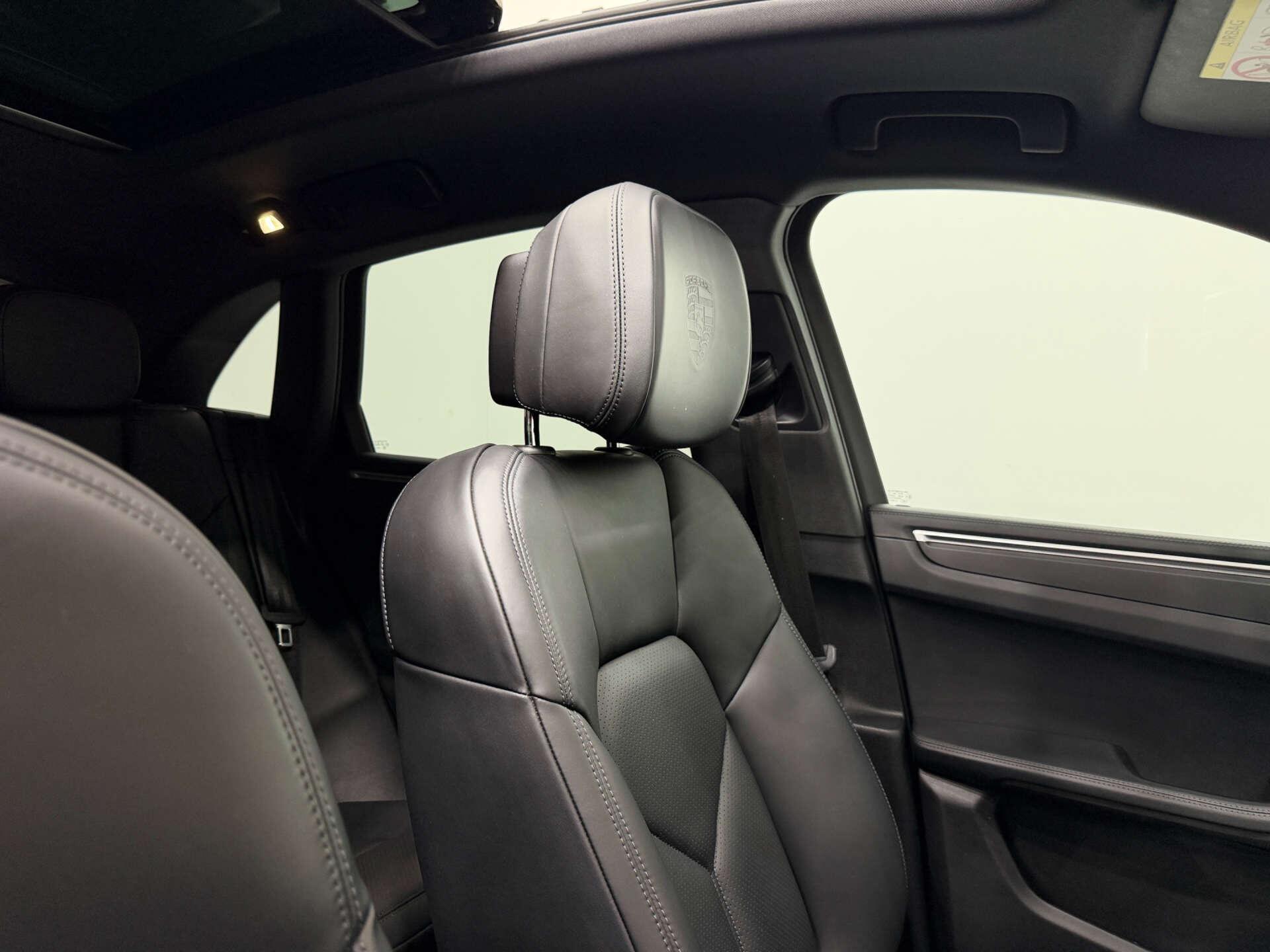 Porsche Macan view 45