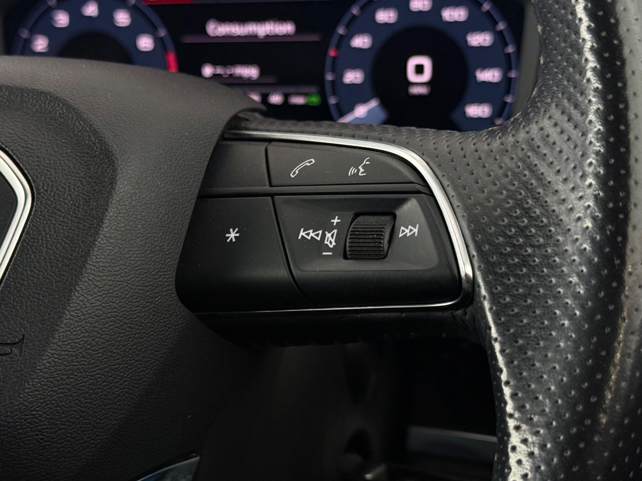 Audi Q3 view 15