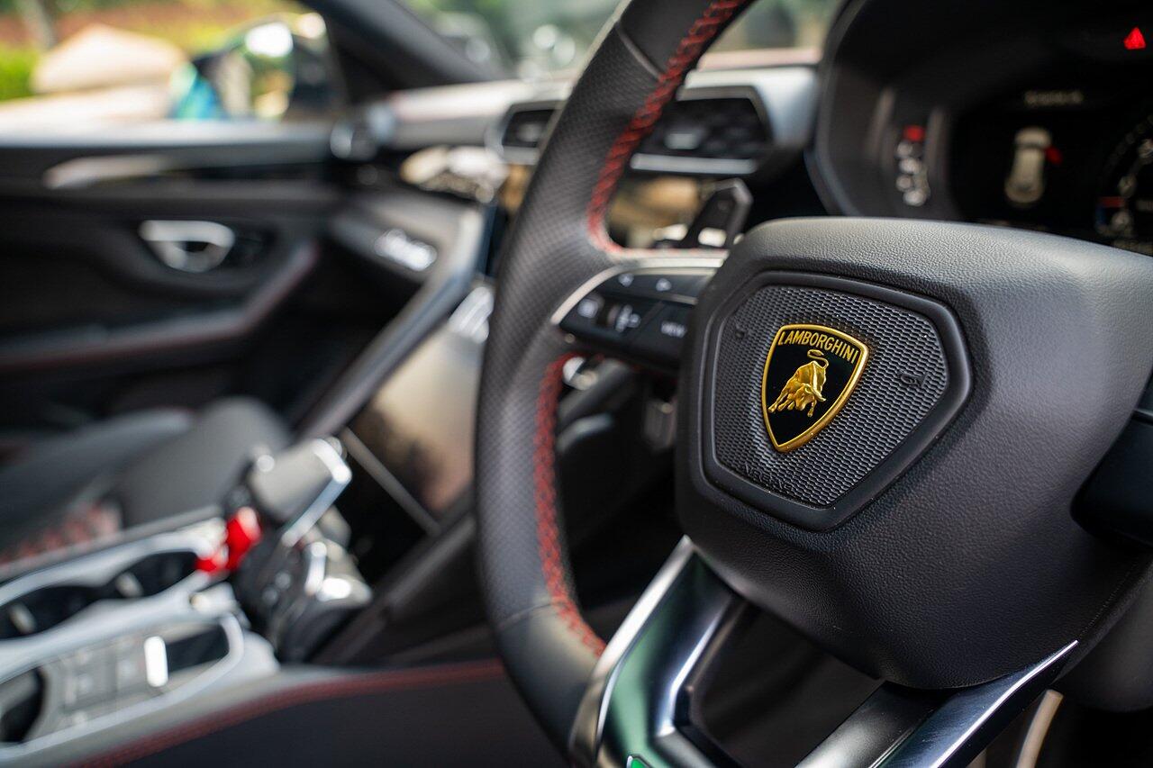 Lamborghini Urus view 52